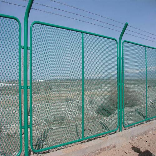 双边丝护栏网厂 公路护栏网现货 果园防护栅栏