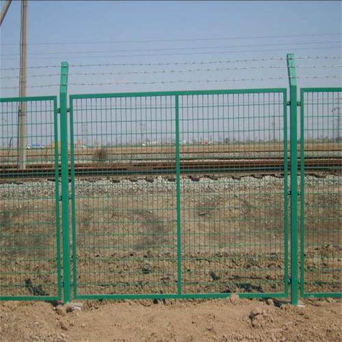 草绿色公路护栏网 园林防护网 圈地框架围栏网