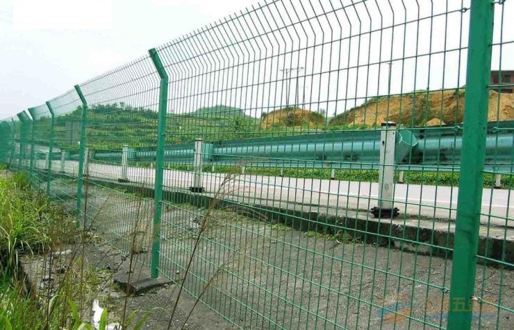 河北厂家直销双边丝护栏网高速公路铁路护栏网